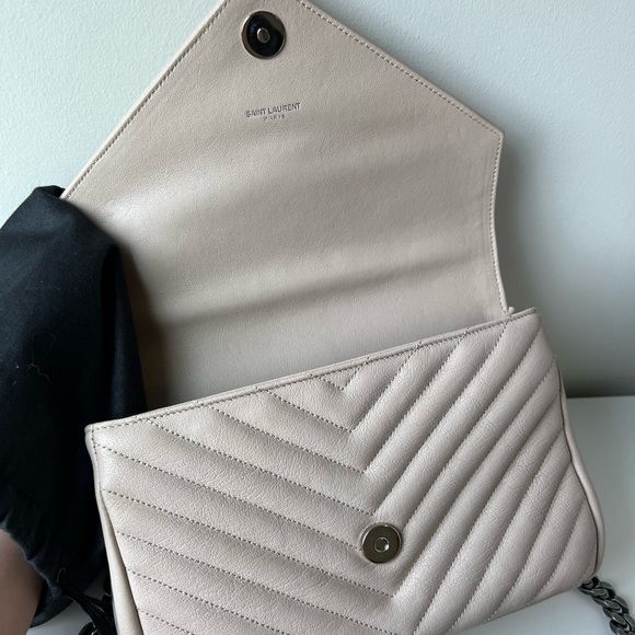 Saint Laurent medium College bag in nude quilted leather - Picture 4 of 9